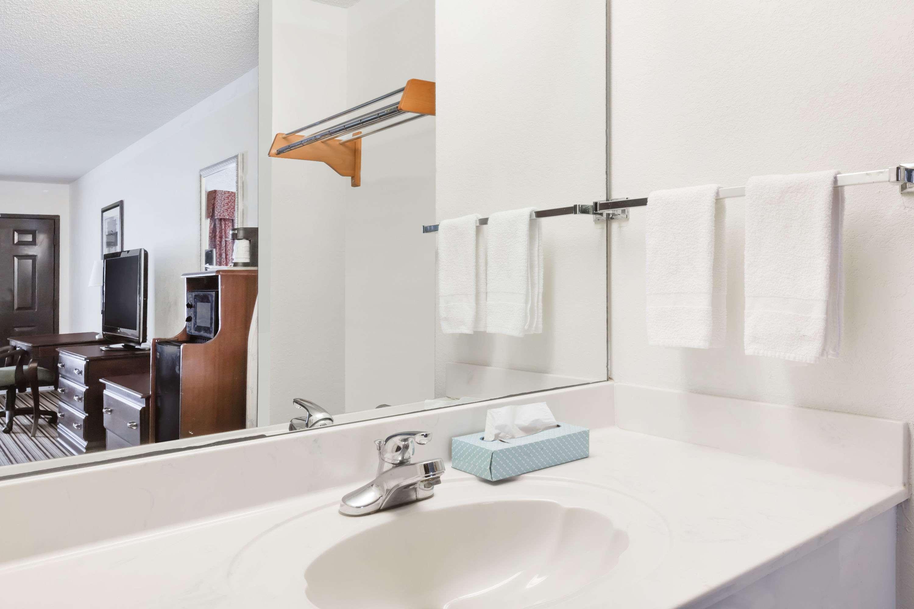 Days Inn by Wyndham Oneonta AL 18/18