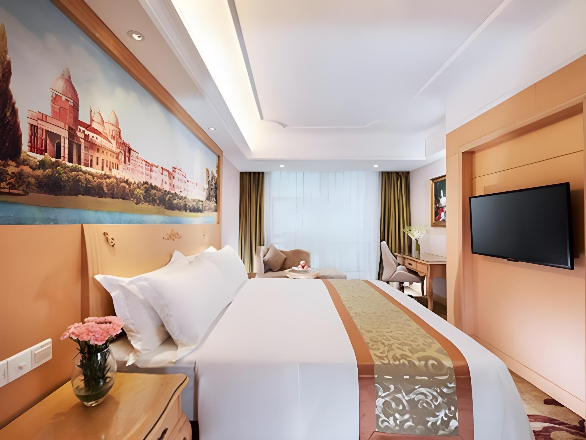Vienna Hotel (Shenzhen Longhua Qinghu Road Branch 17/33