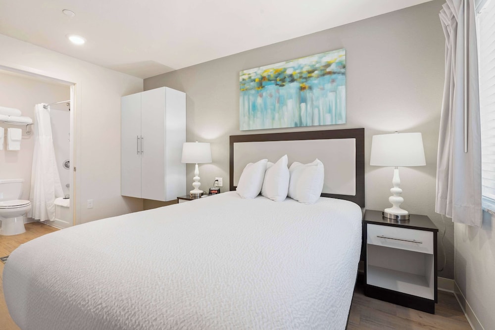 WaterWalk Extended Stay by Wyndham Kansas City - Overland Pk 13/61