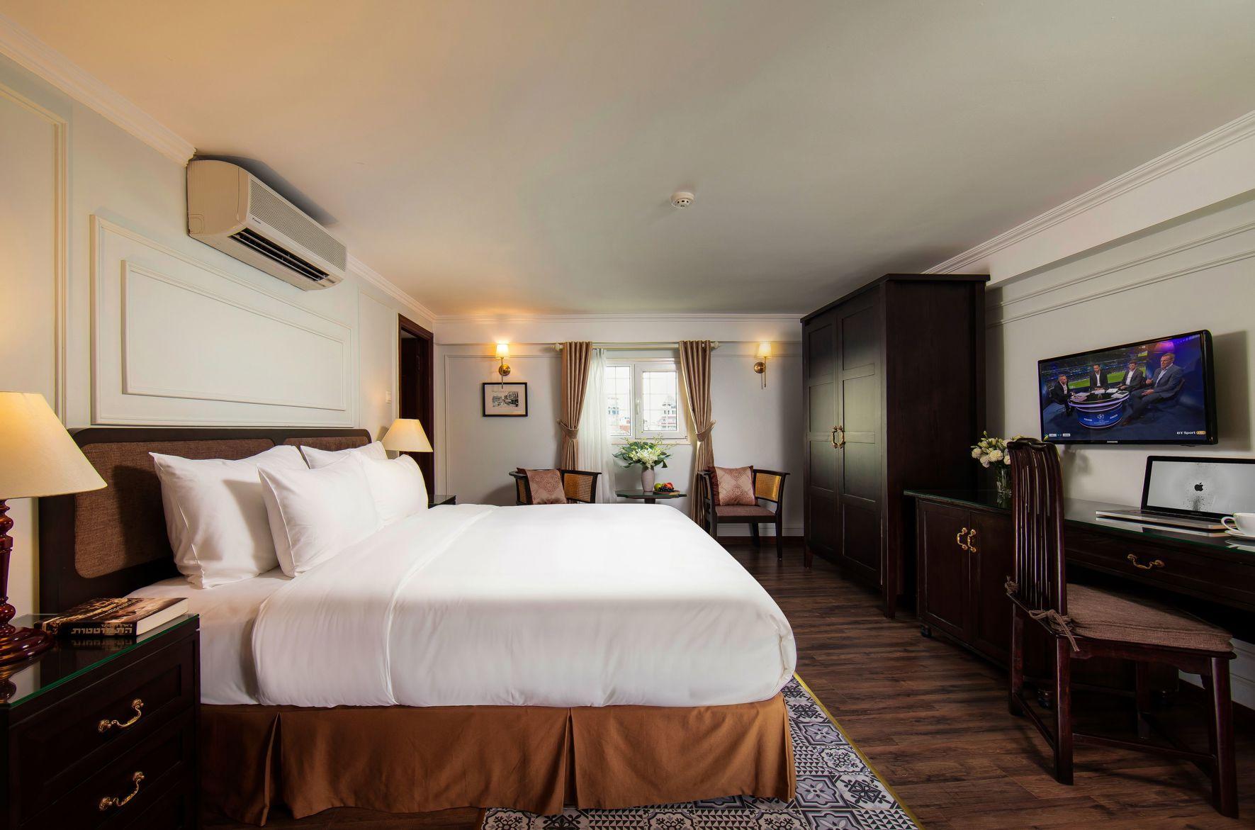 Grand, Suite, Street View, Balcony