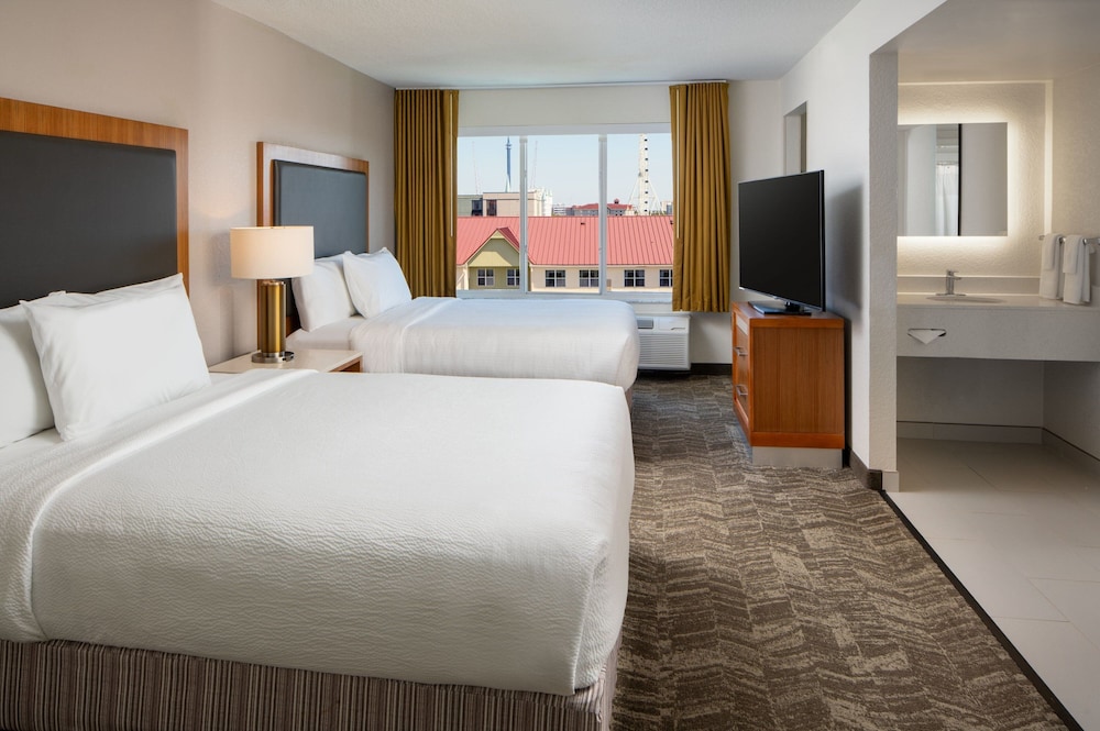 suite, multiple beds