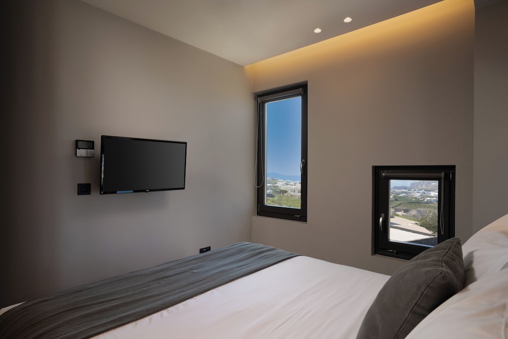2 Bedrooms, Supreme, Suite, 2 Queen Beds, Caldera View, Private Pool