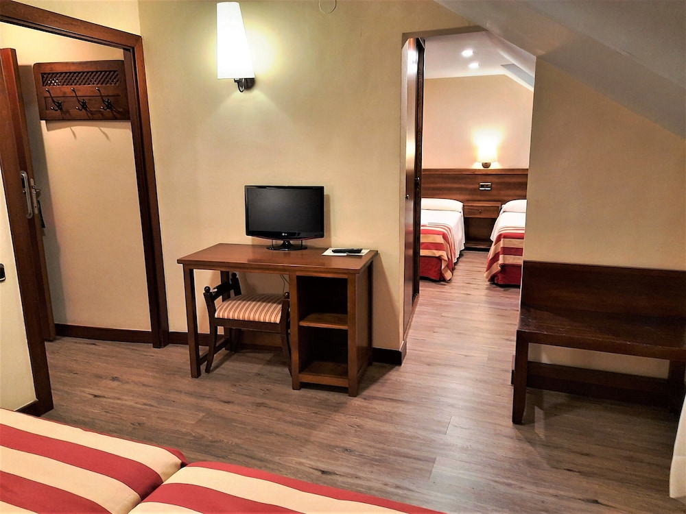 Hotel Urogallo (ex Husa) 33/46