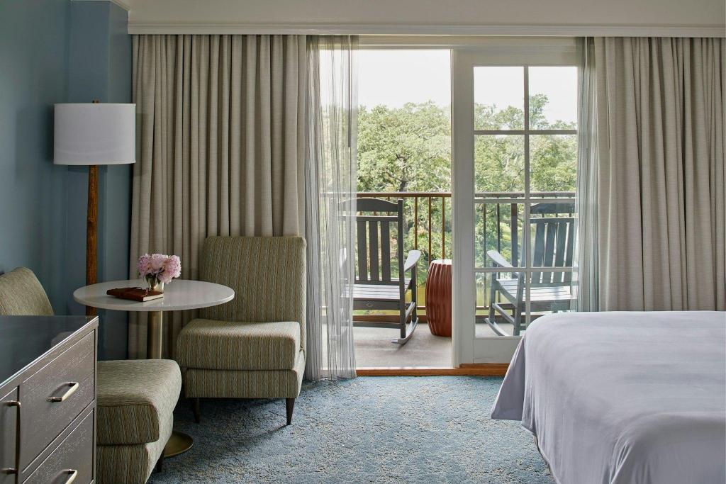 Guest Room, Premium, 2 Queen Beds, Resort View, Spa Building