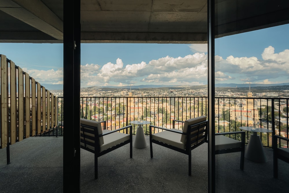 Castor and Pollux Hotel 47/69
