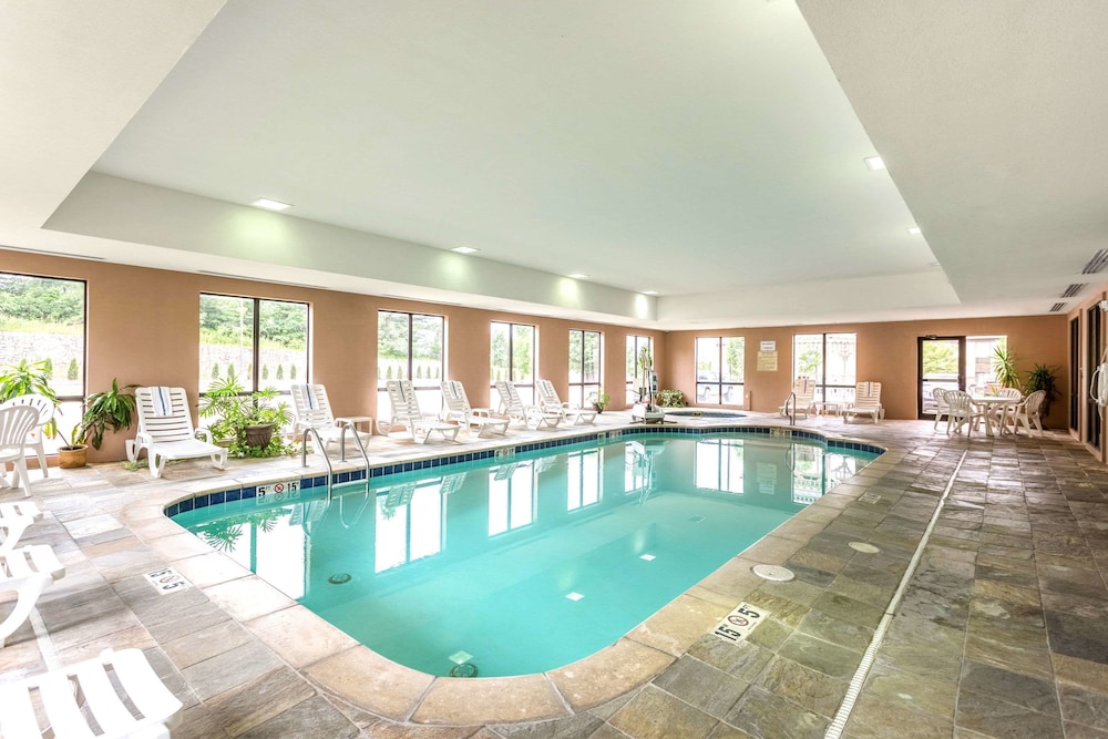 Comfort Suites Forrest City 3/44