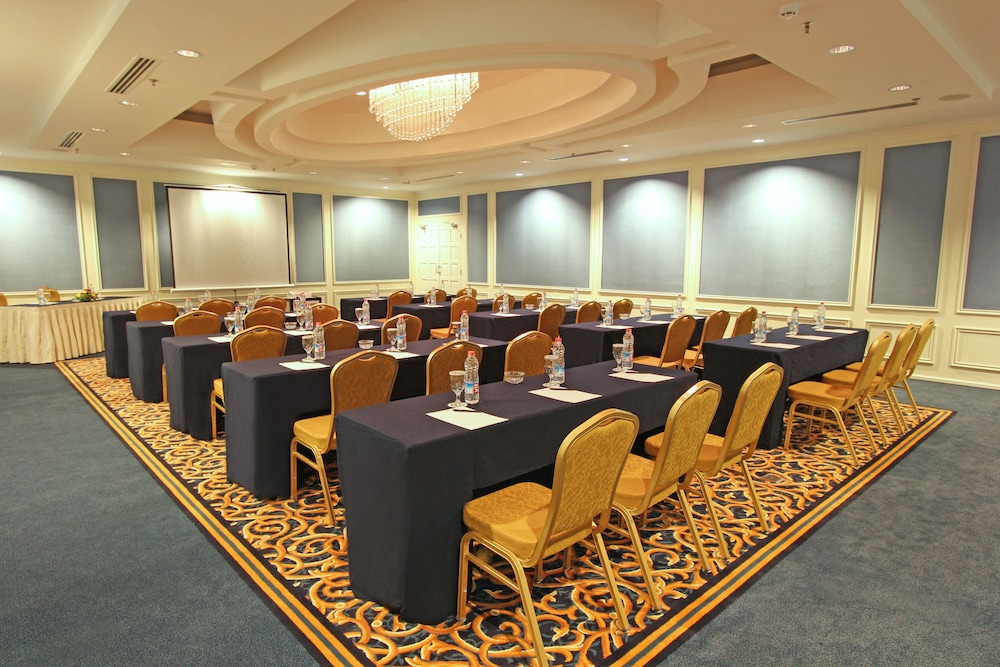 Harmoni One Convention Hotel and Service Apartments 54/65