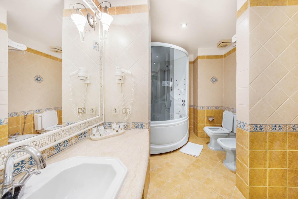 Harem Junior Suite Duplex Queen Panoramic Sea View، TOP Domina Coral Bay Resort 3/4