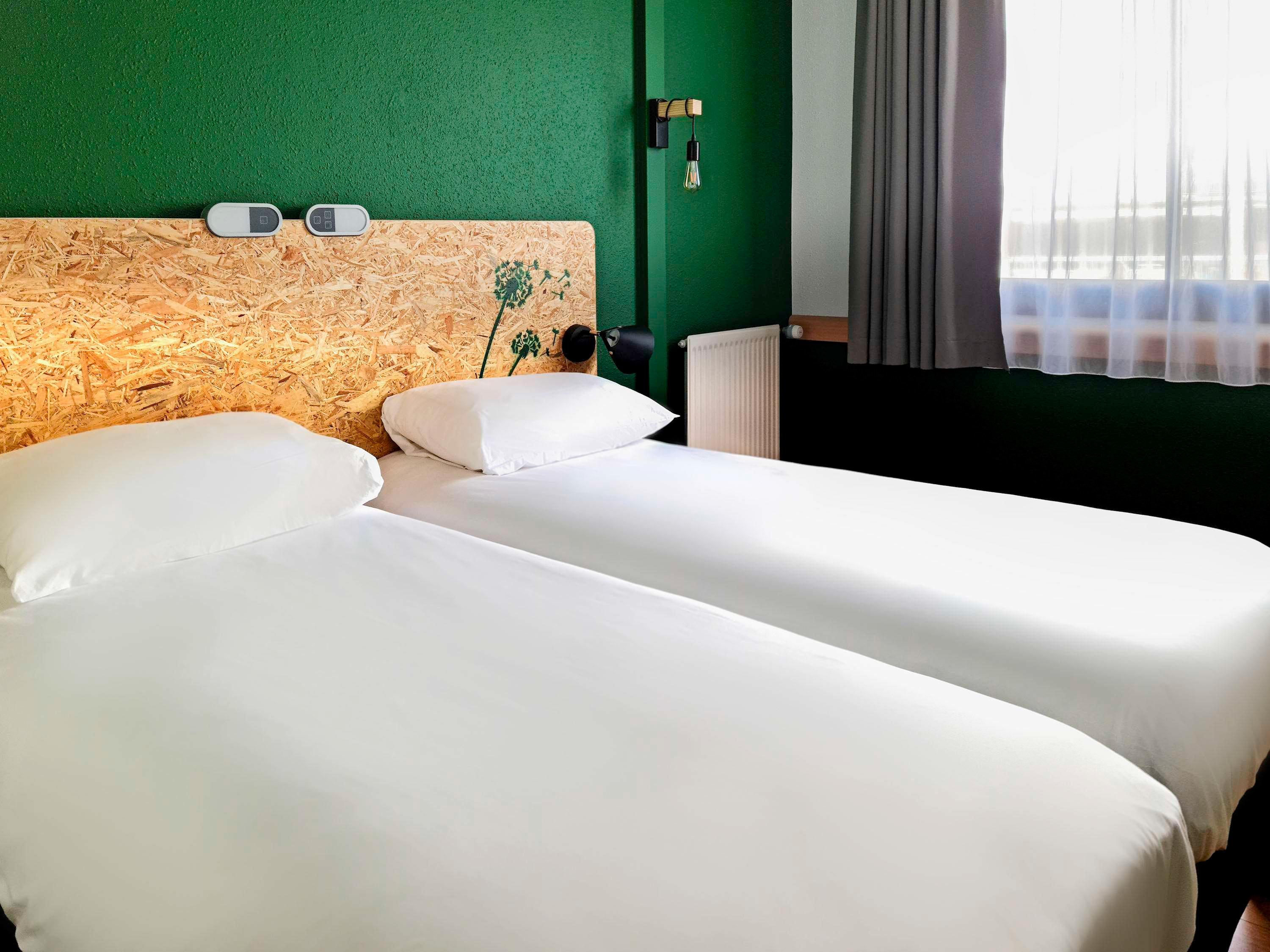 Pure, Twin Beds