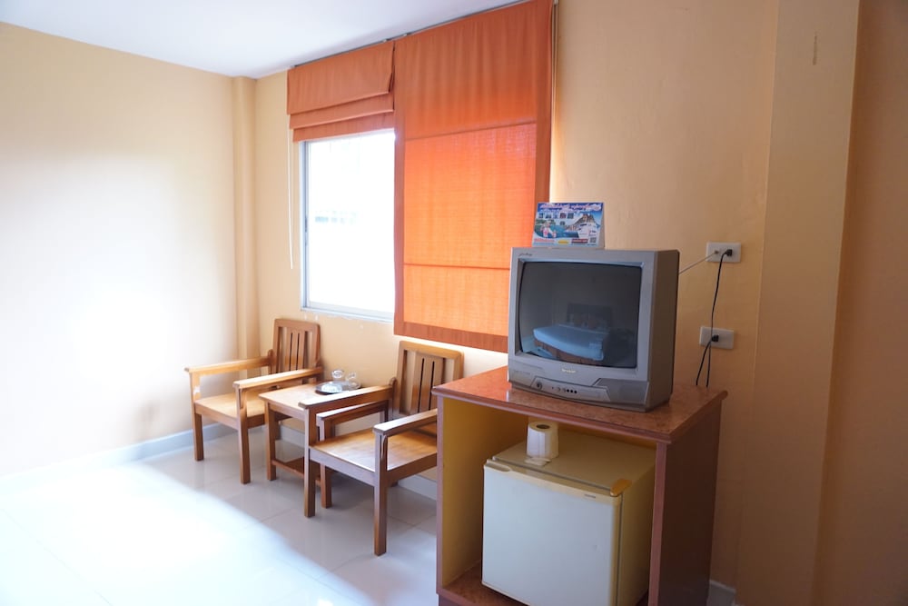 SRI CHUMPHON HOTEL 30/35