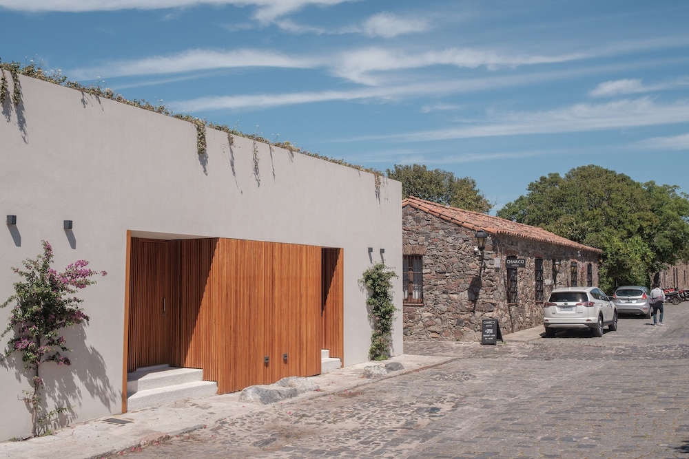 Charco Hotel 4/50