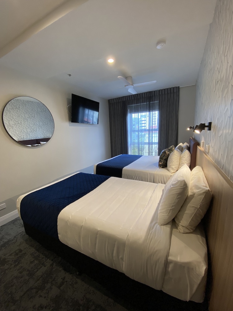 DELUXE, TWIN BEDS