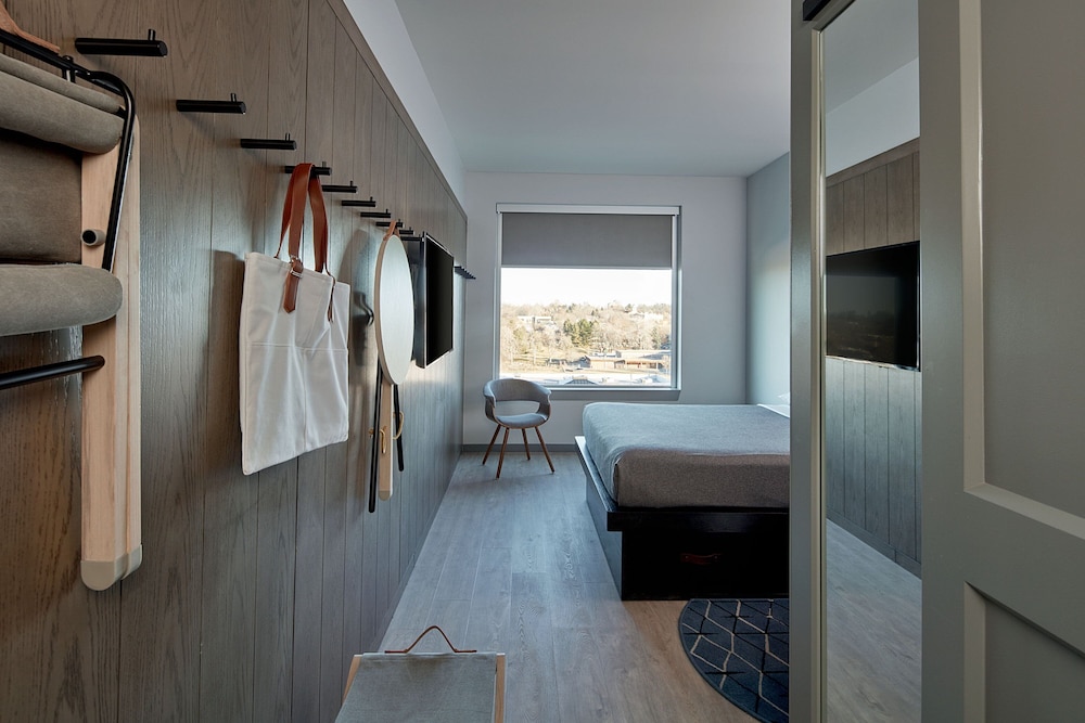 Moxy By Marriott Denver Cherry Creek 36/53