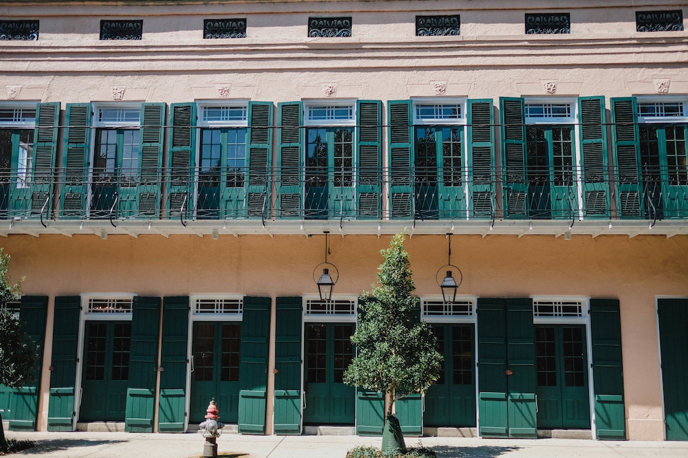 Royal Frenchmen Hotel And Bar 1/72