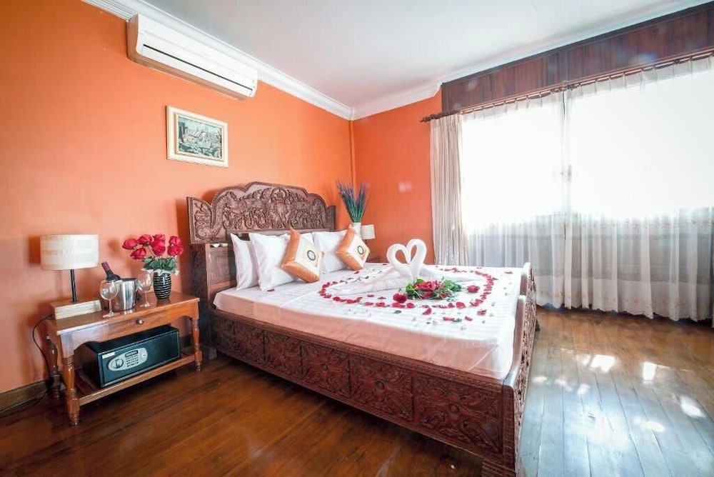 3 BEDROOMS, FAMILY SUITE