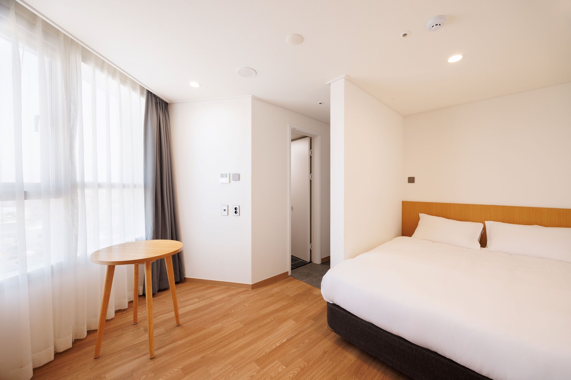 STANDARD, DOUBLE BED, CORNER