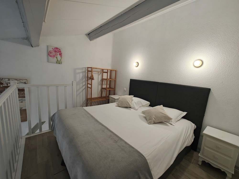SUPERIOR, QUEEN BED