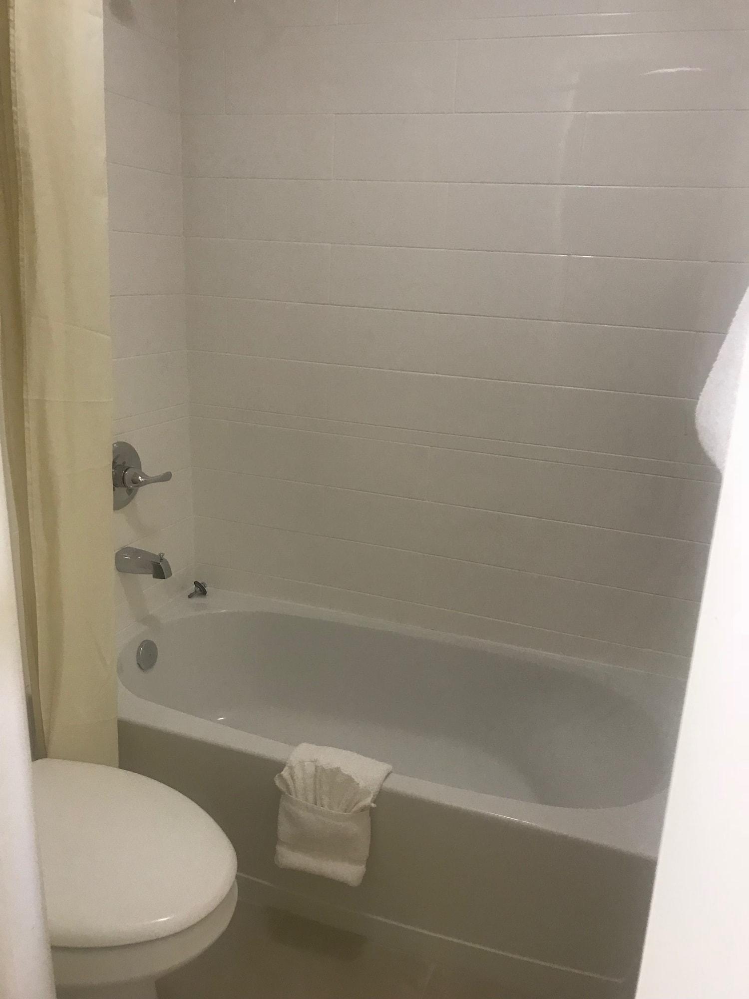 Navasota Inn 23/25
