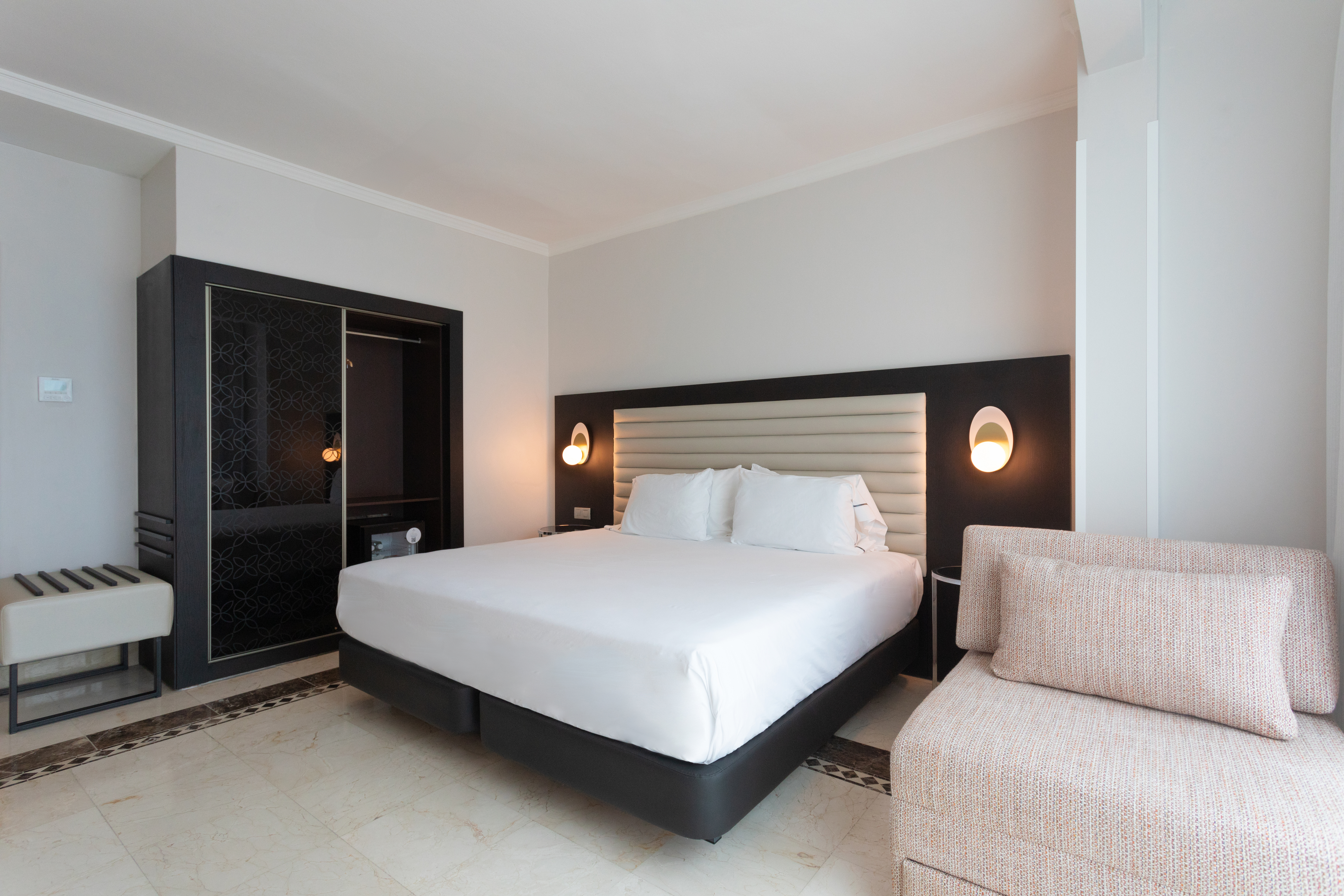 Room, Triple