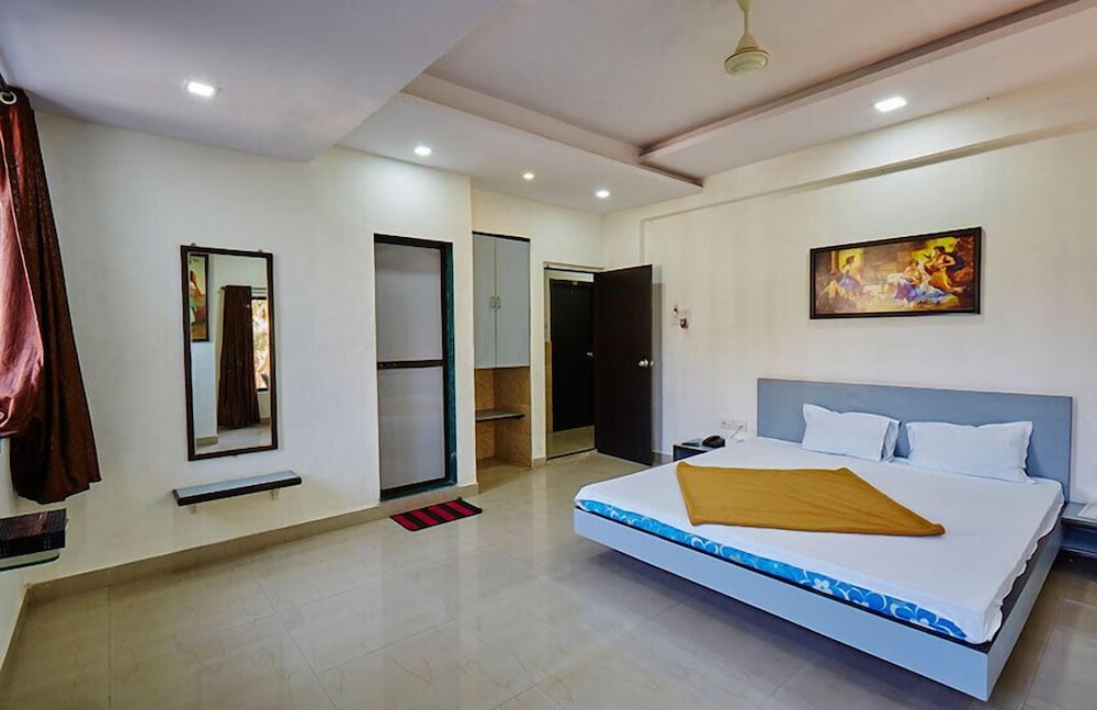 Hotel Galaxy's Vaibhav 12/40