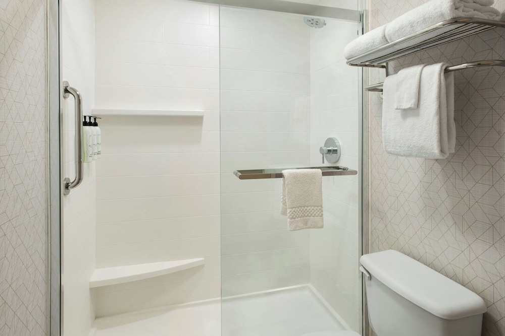 استوديو بسرير كينج مع أريكة، Springhill Suites Pittsburgh Mills 8/10