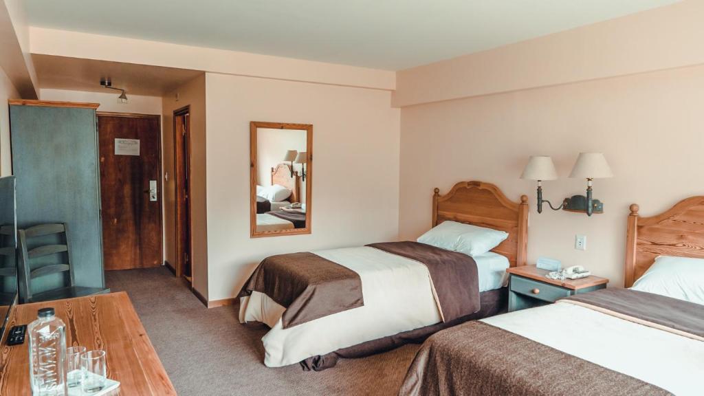 Glamour, Classic, Twin Beds