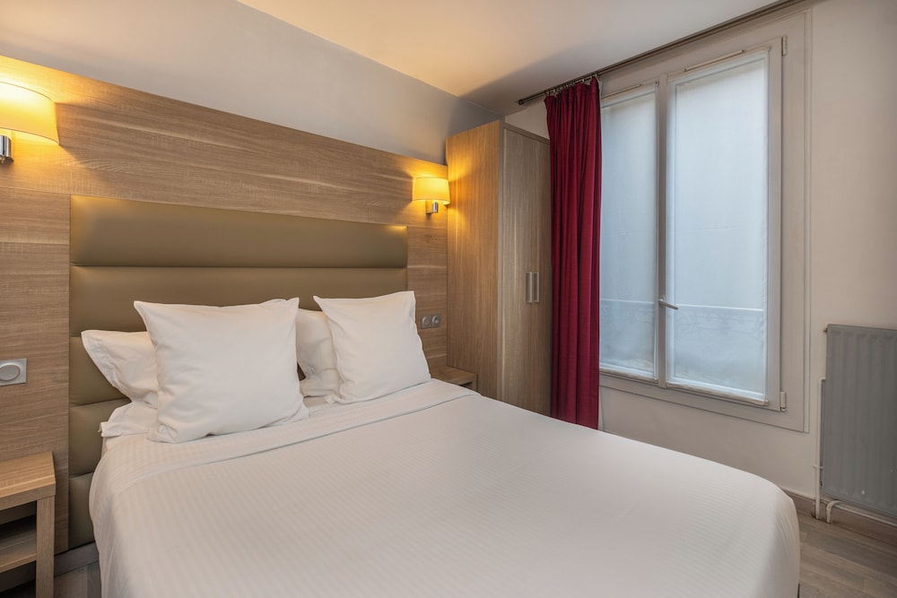 ROOM, DOUBLE BED