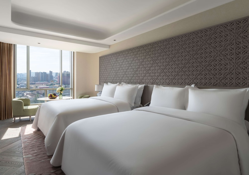 Conrad Urumqi 8/43