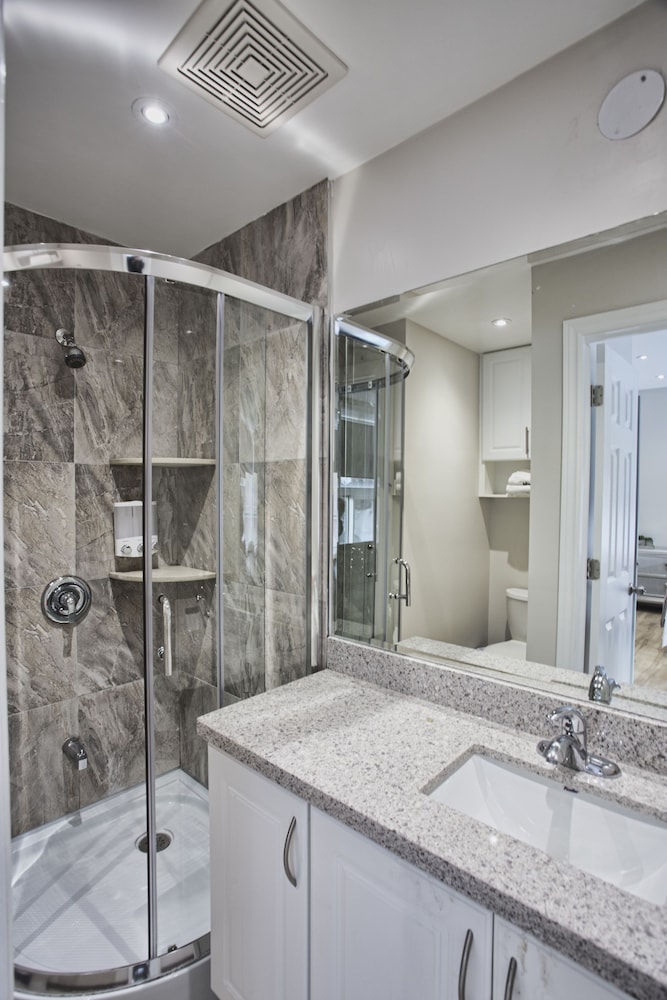 Toronto Rooms And Suites 38/49
