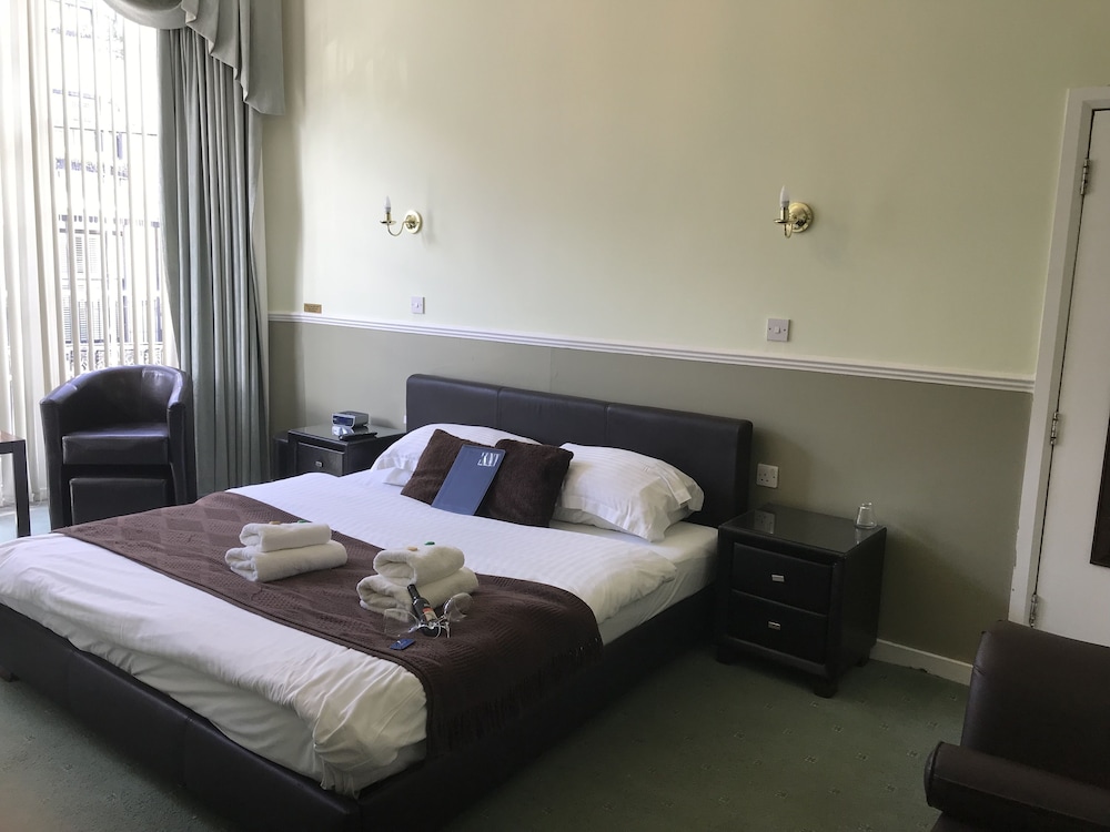 Kempfield House Hotel 5/50