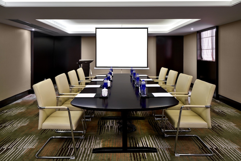CROWNE PLAZA ZHENGZHOU 67/80