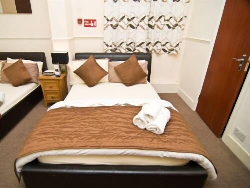Skylark B &amp; B 28/57