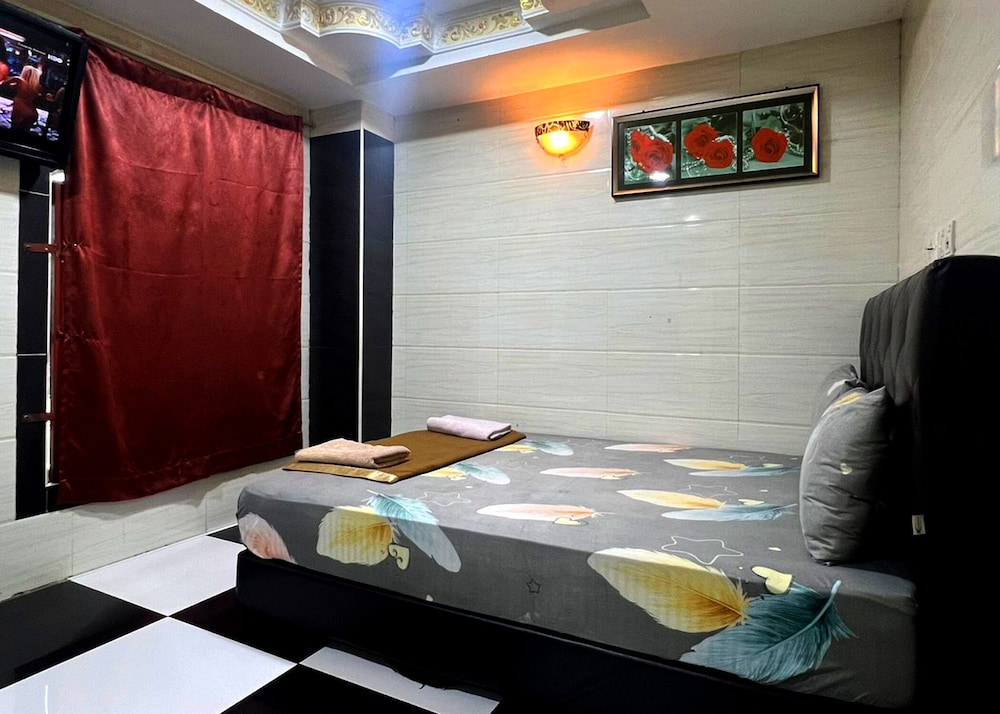 Kota Damansara Business Hotel 18/34