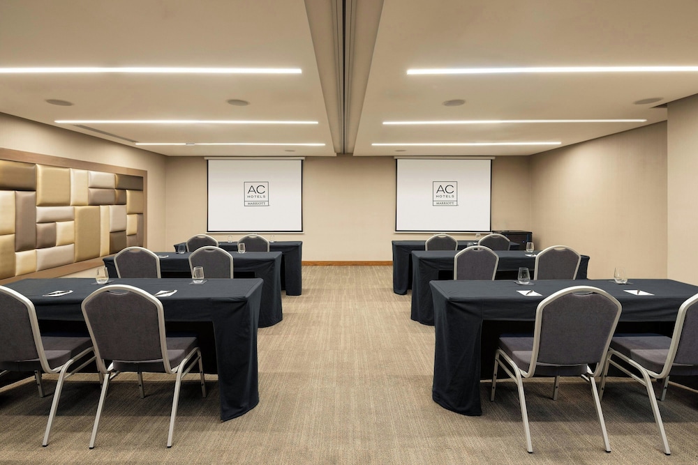 AC Hotel by Marriott Panama City 38/48