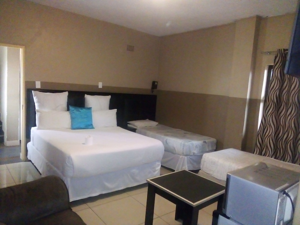 Miraton Guest Lodge 7/32