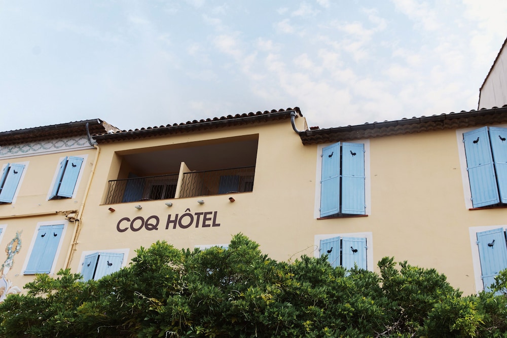 Coq Hotel 1/50