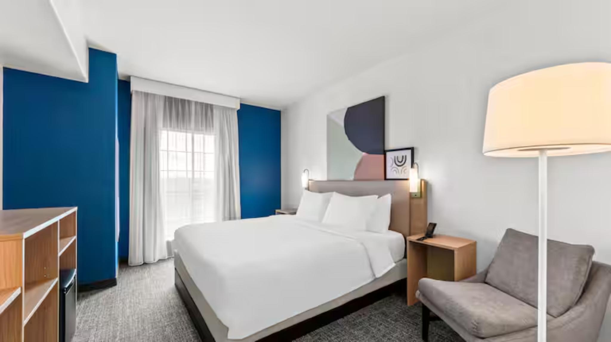 STUDIO, KING BED