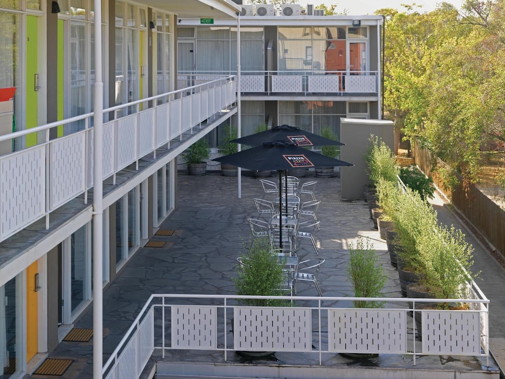 The Parkmore Hotel 3/45