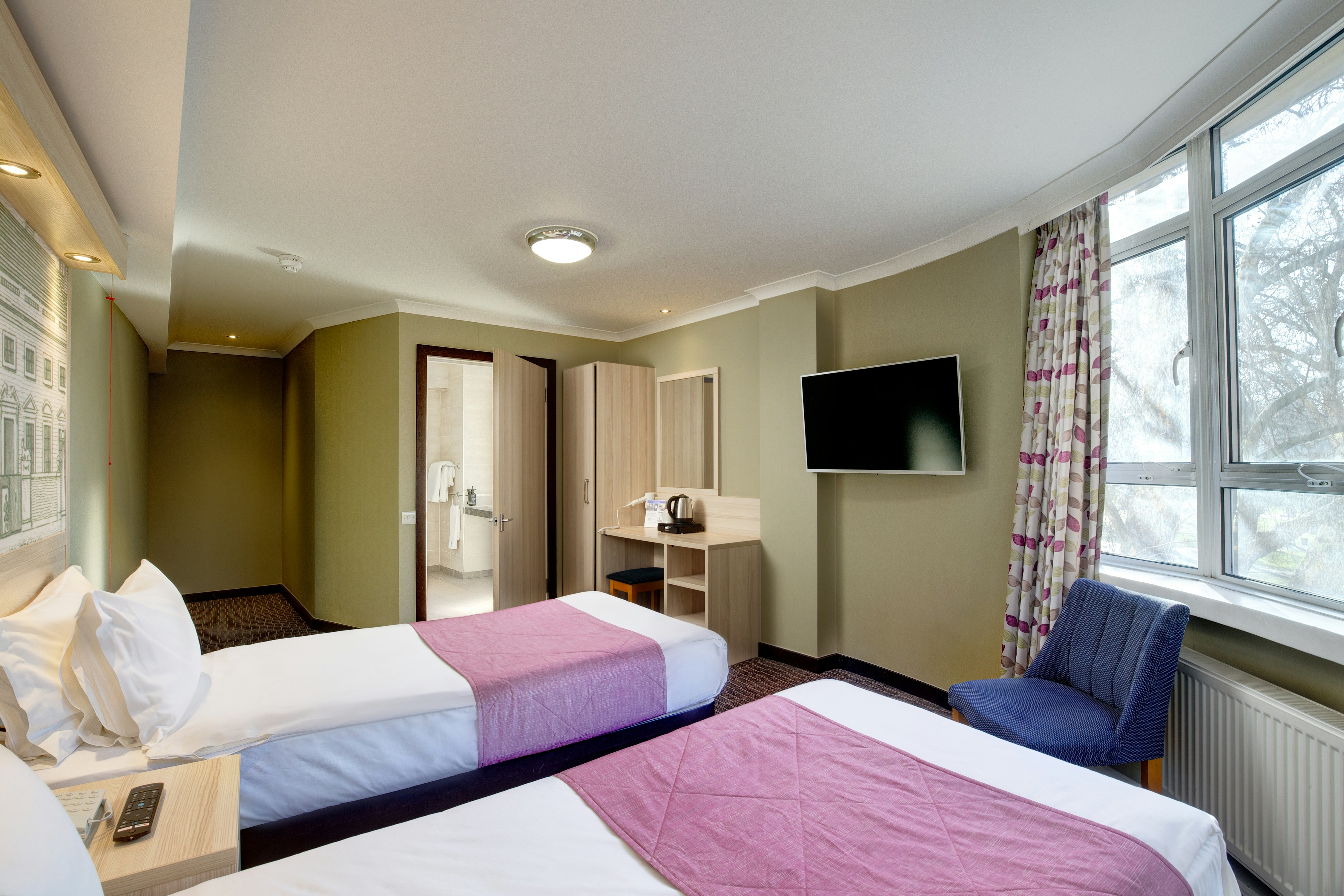ROOM, TWIN BEDS