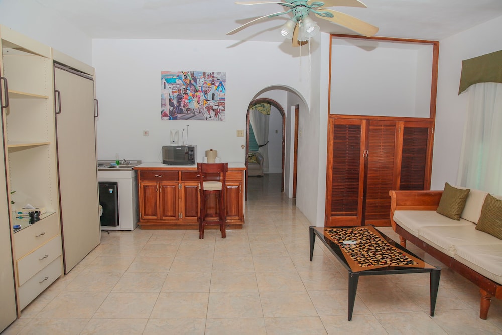 Negril Tree House Resort 5/69