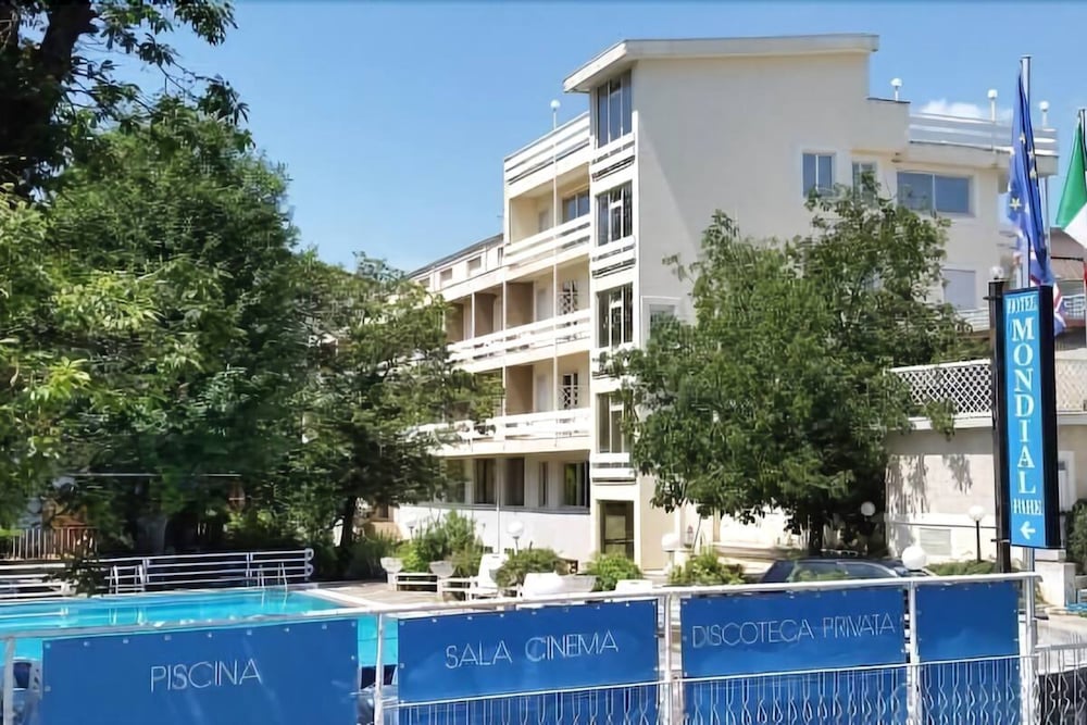 Mondial Park Hotel photo1