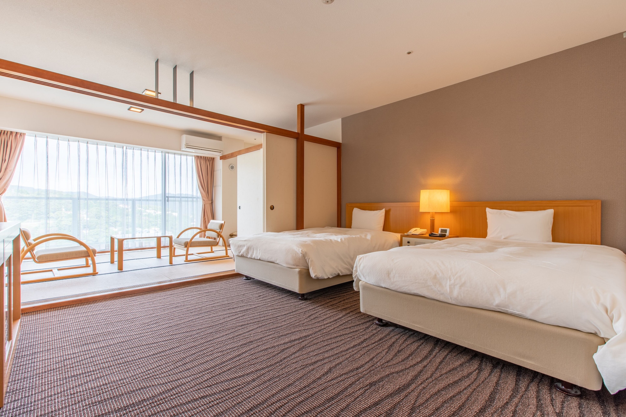 غرفة يابانية غربية بسريرين منفصلين وفرشتي فوتون، Wisterian Life Club Usami 3/5
