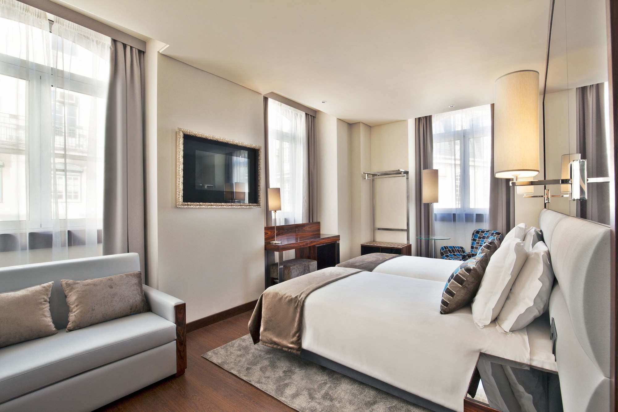 EXECUTIVE, TWIN BEDS