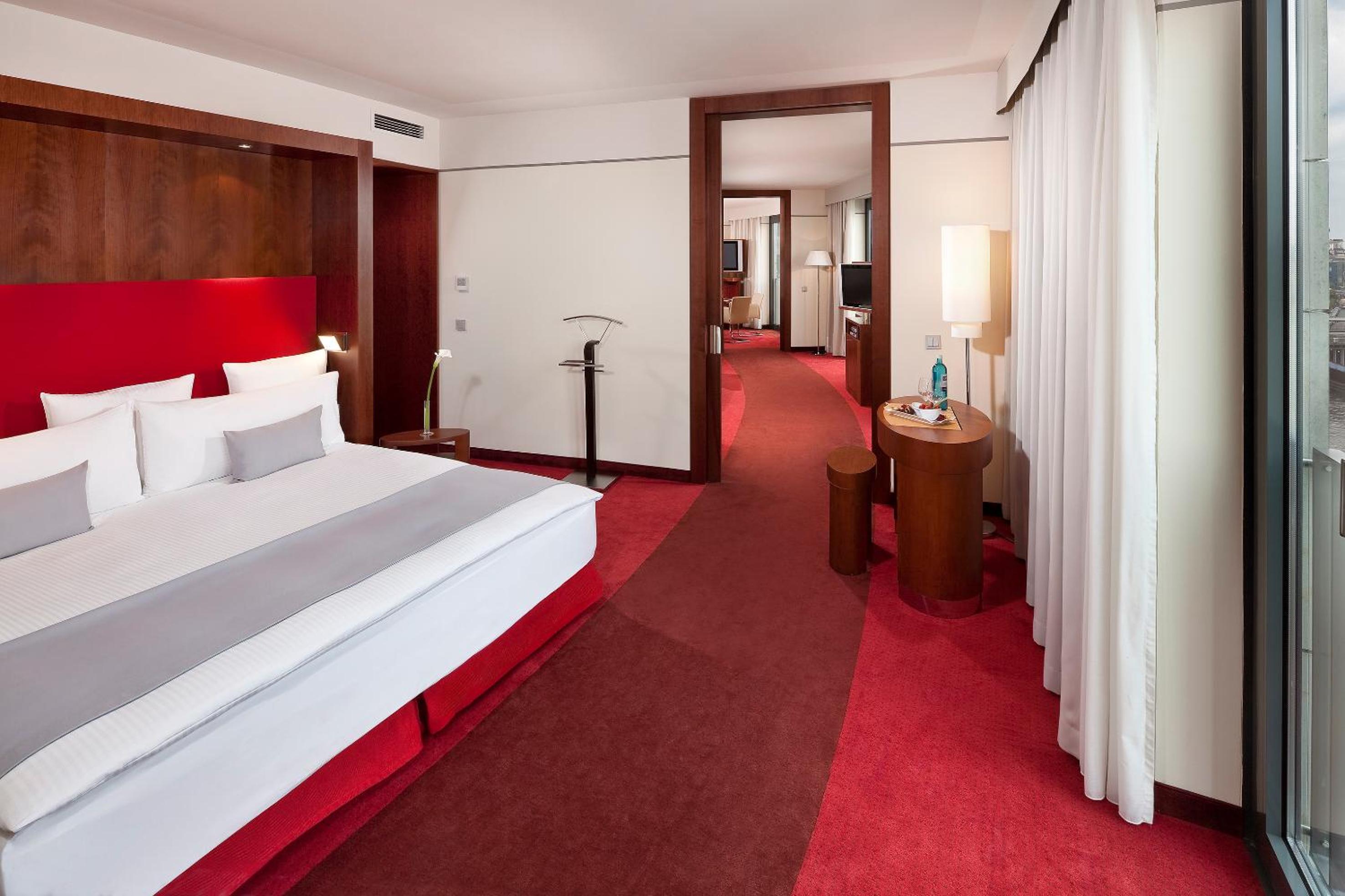 The Level, Panoramic, Suite, Executive Lounge Access
