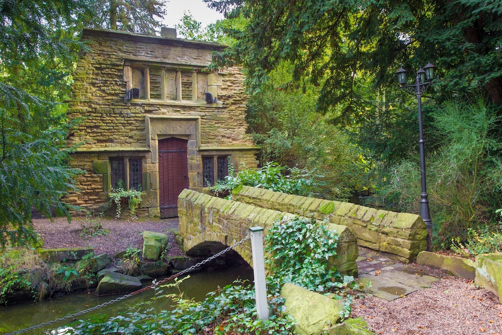 Classic Lodges Bagden Hall Hotel 52/63