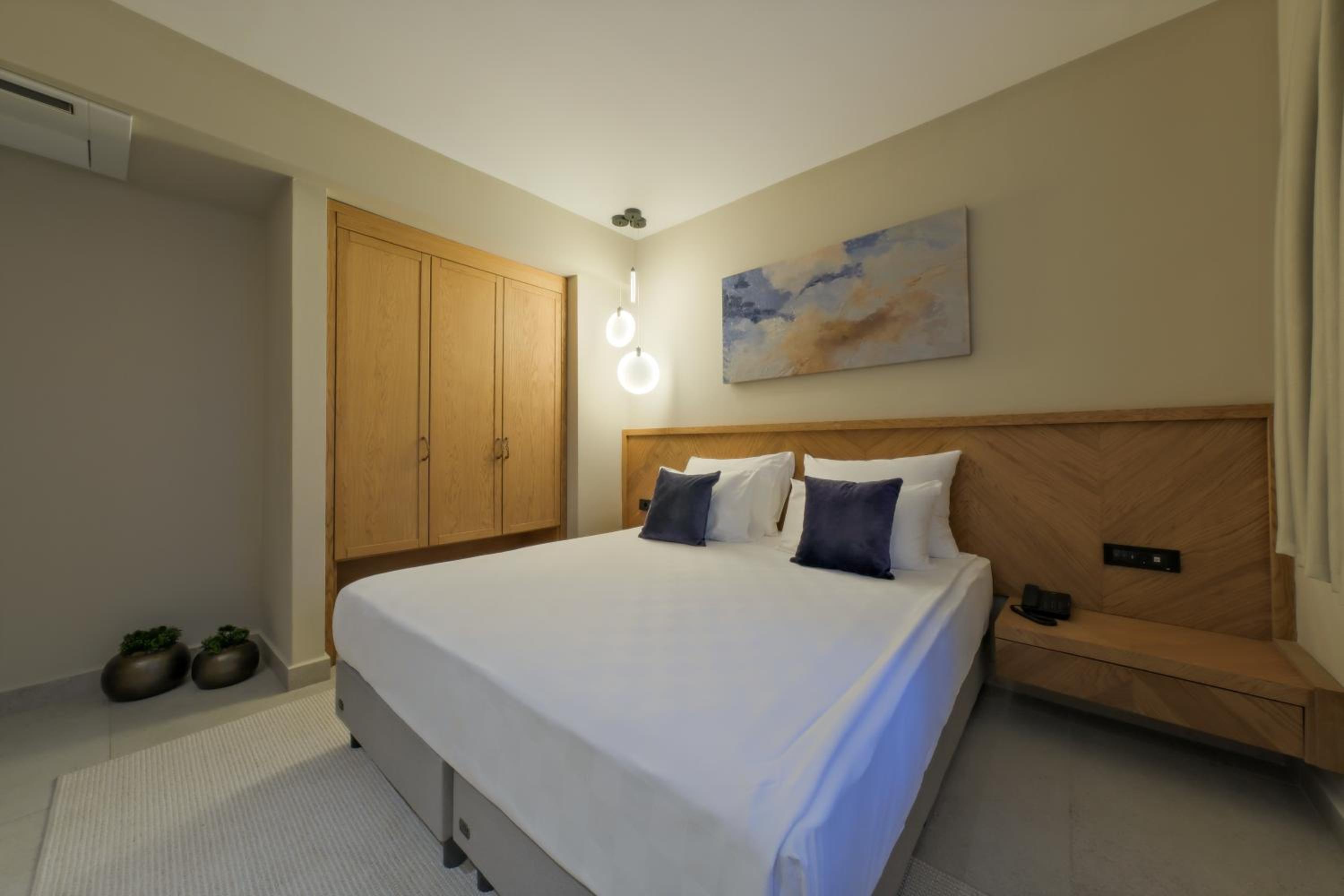 GRAND DELUXE FAMILY ROOM