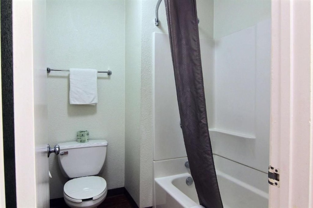Motel6 Bismarck, ND 52/54