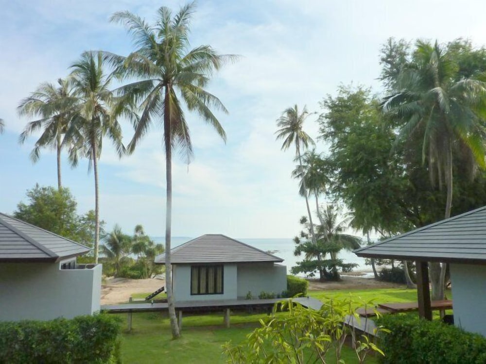 Plub Pla Koh Mak Retreat 61/68