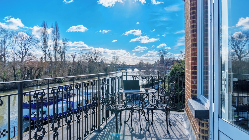 Uno Thames Hotel 4/50