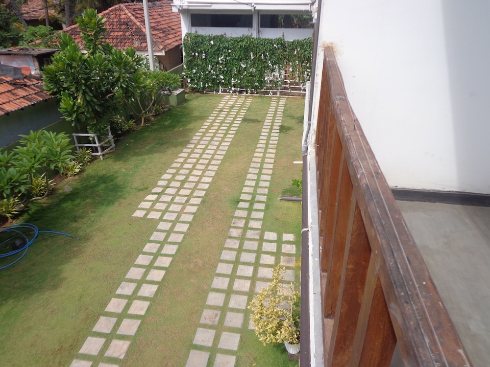 Hotel Star White Negombo 40/50